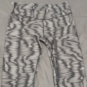 5/$20**Medium Black and Gray frequency pattern Leggings
